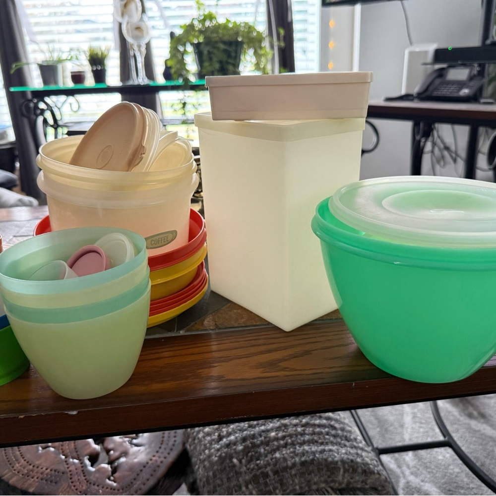 Colorful Tupperware bundle - Picture 6 of 8